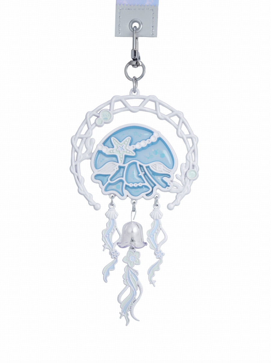 The Ocean Dream medal is specially presented in two designs: Twilight Pink and Aqua Blue.
Jellyfish tentacles unfold in a dreamy flow, adorned with starfish and pearls nestled among them.
Coral and bubbles drift freely,
shimmering with a soft, misty glow under the light.
For every owner, it weaves a splendid dream of the deep sea.