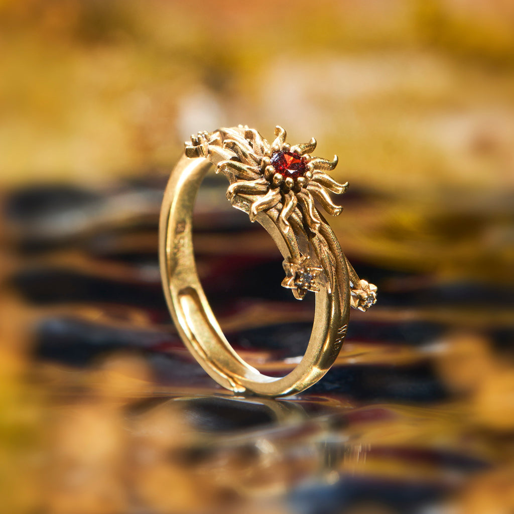 Legend tells of a lost Forest Kingdom,
hidden deep within its shadows,
where a pair of mysterious Royal Rings lie in secret —
one, the King’s Ring, engraved with an enigmatic sunflower, its true meaning known to few;
the other, the Queen’s Ring, carved with delicate maple leaves,
each adorned with a brilliant ruby.
Brave adventurers have set out to the Forest Kingdom
to uncover the truth behind this legend…
It is said that only the true rulers and warriors who can run with courage
may claim a Royal Ring