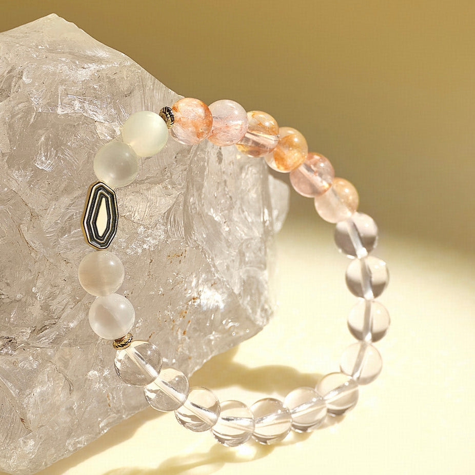 Each flicker above is not still, but in motion —
moving through silence, across vast space,
carrying its long journey with patience.
Like us, the universe never truly stands still.
not rushing, yet never stopping.
