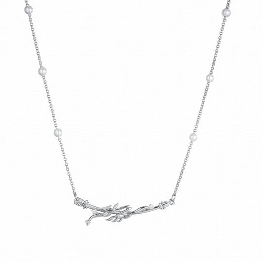 Beginning from the “script of feminine freedom,”
 its soft, fluid strokes are infused with quiet strength,
 transforming into a bold edge that speaks directly to the heart.
An ancient women’s script crosses the river of time,
 becoming a mark of contemporary spirit:
Freedom is never the destination,
 but an arrow always drawn, always ready to fly. 