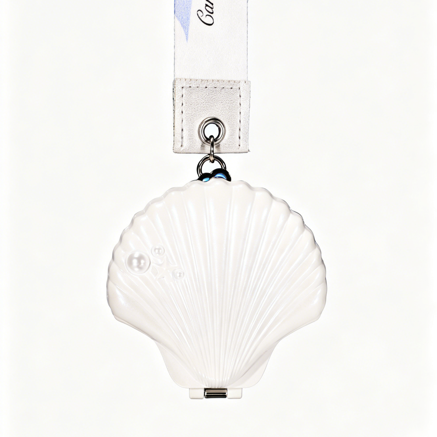 The delicate and poetic “Resilient as a Shell Series” is now launched with warmth.
 Precious as you are, gentle as you are,
 a pure white shell exterior holds a delicate, temperature-sensitive core within.
Just like you—
 independent and strong, yet also soft and tender.