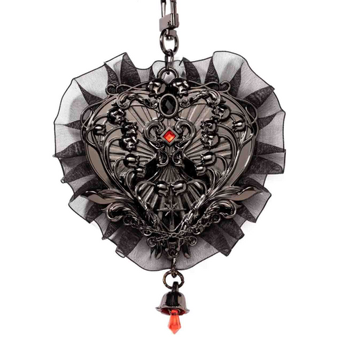 Glossy, flowing black curls.
A velvet-textured black lace dress.
Lips as bright and captivating as scarlet.
You might think of Monica Bellucci in Malèna,
or Angelina Jolie in Mr. & Mrs. Smith.
But this is MS Secret
 —appearing like a shadow, vanishing like a whisper,
making everyone wonder:
"WHAT'S YOUR SECRET?"