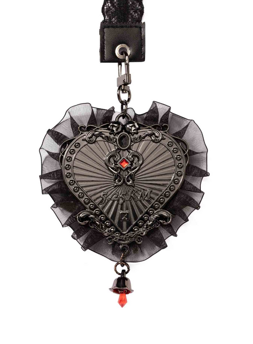 

The back of the medal features exquisite embossed detailing, along with the engraved distance.