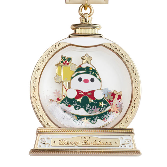The Christmas season always brings a feeling of warmth:
streets adorned with colorful decorations,
snowflakes gently falling,
and music softly playing…
It’s the time that makes everyone look forward to Christmas Day! 