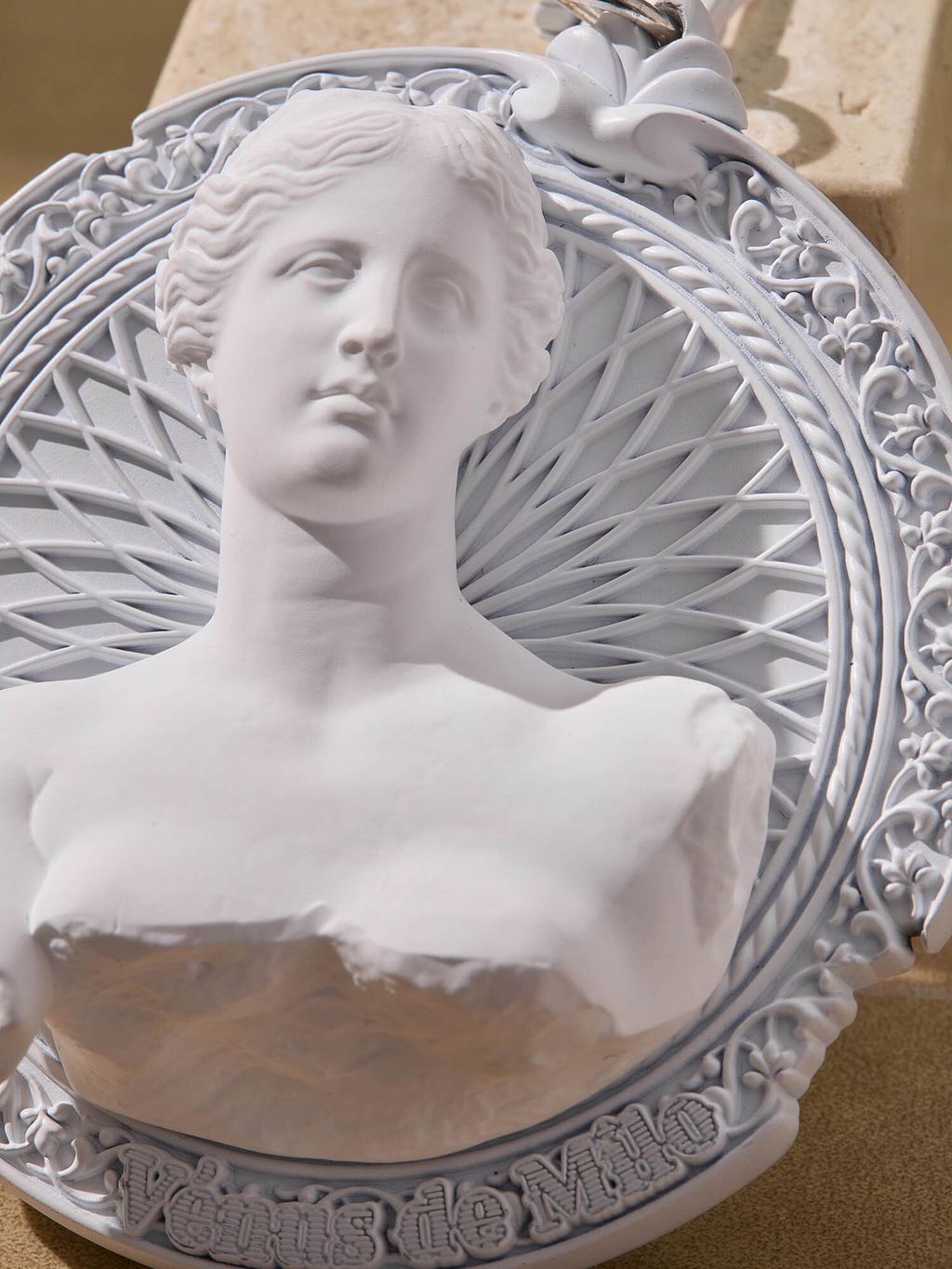 It reveals its beauty from every angle.
Representing the ideal of beauty, the Venus statue embodies softness, purity, elegance, and nobility,
fully expressing the vitality of life and the charm of art.
Medal Details
The side of the medal is engraved with the designer’s signature thought:
Alexandros of Antioch