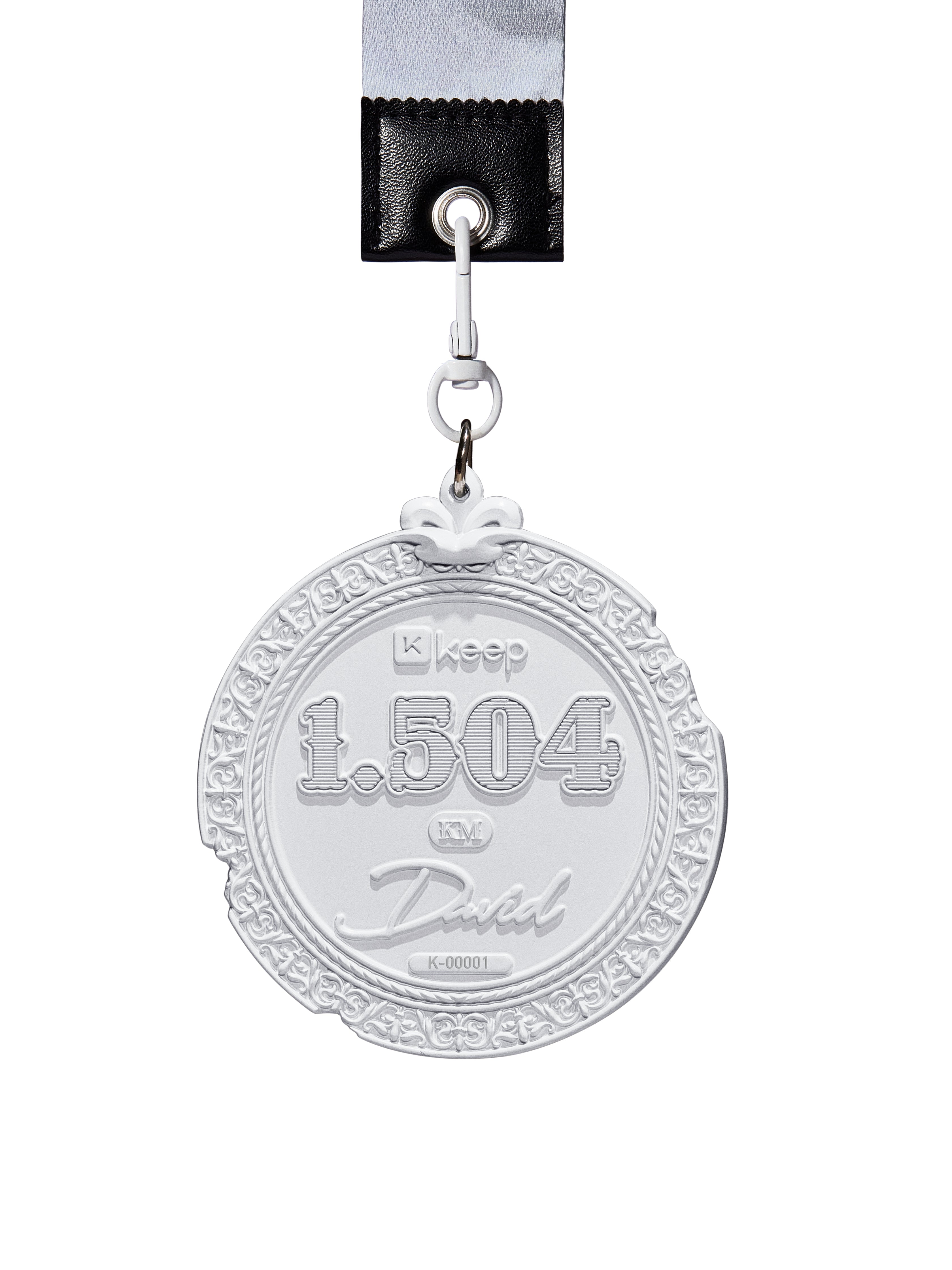 The back is engraved with the commemorative distance and a unique code,
making each medal a one-of-a-kind work of art.