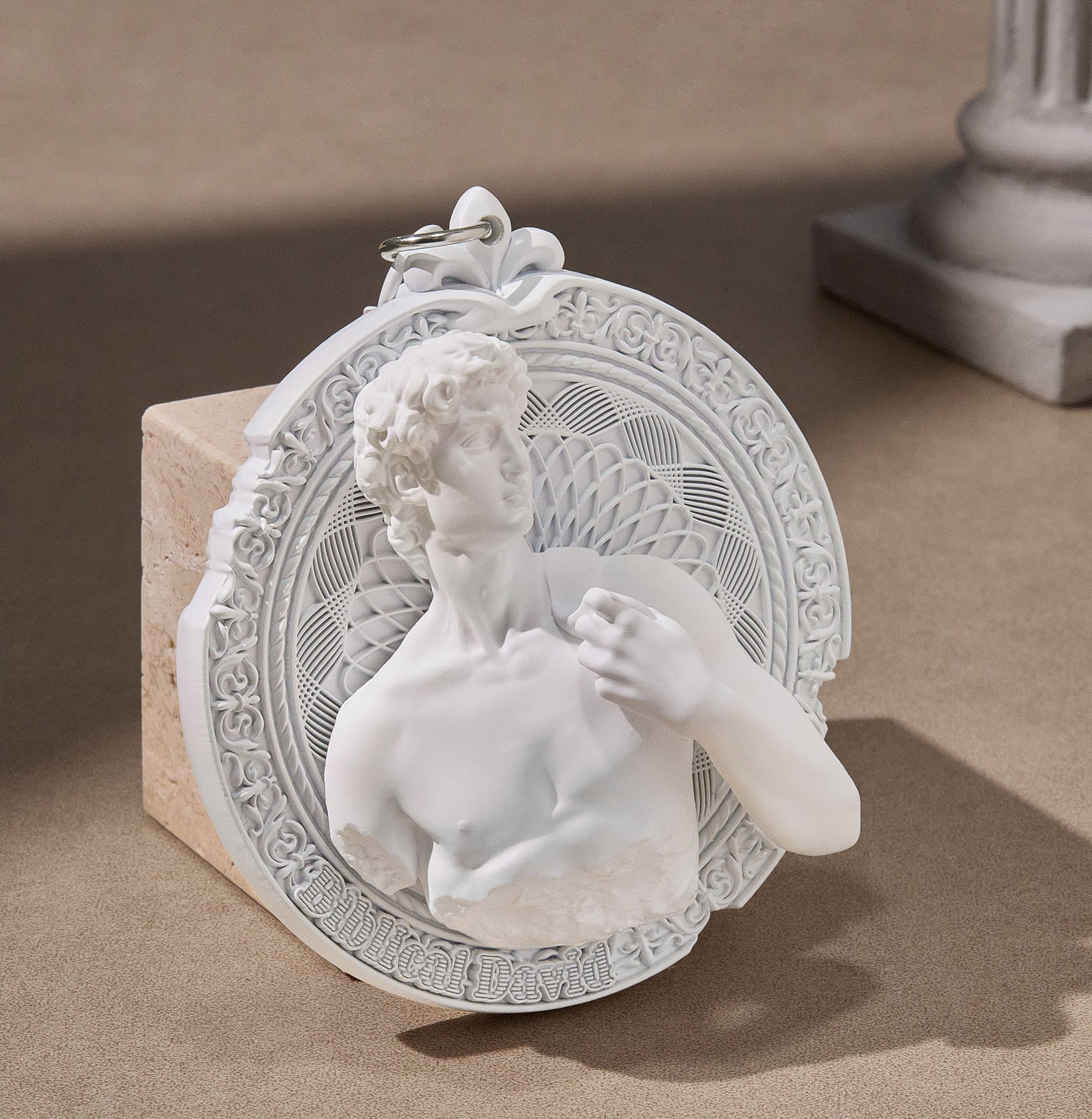 Even though the lower portion is absent,
the medal’s engraving does not diminish the sculpture’s overall sense of power and dynamic beauty.